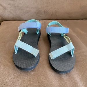 Tevas Universal Sandal in Light Green Multi